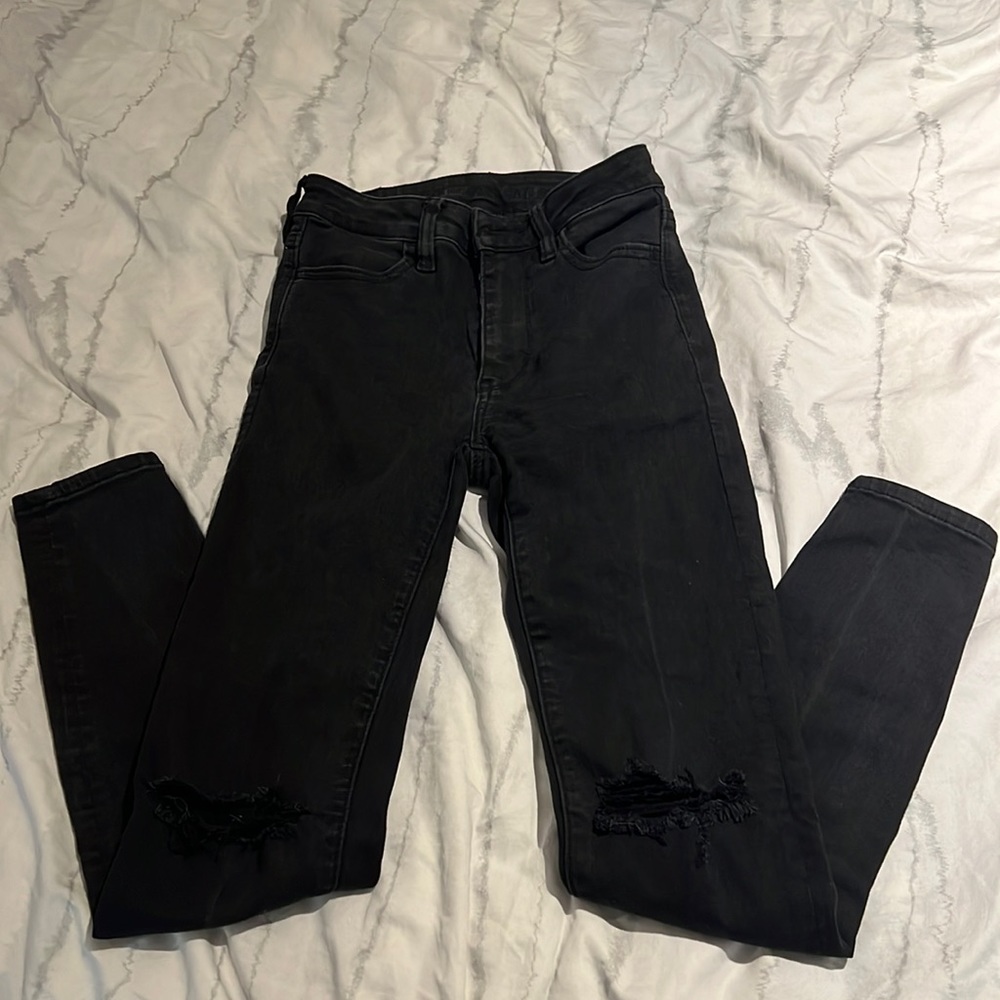 Black high rise skinny jeans from American Eagle. Distressed at the knees.